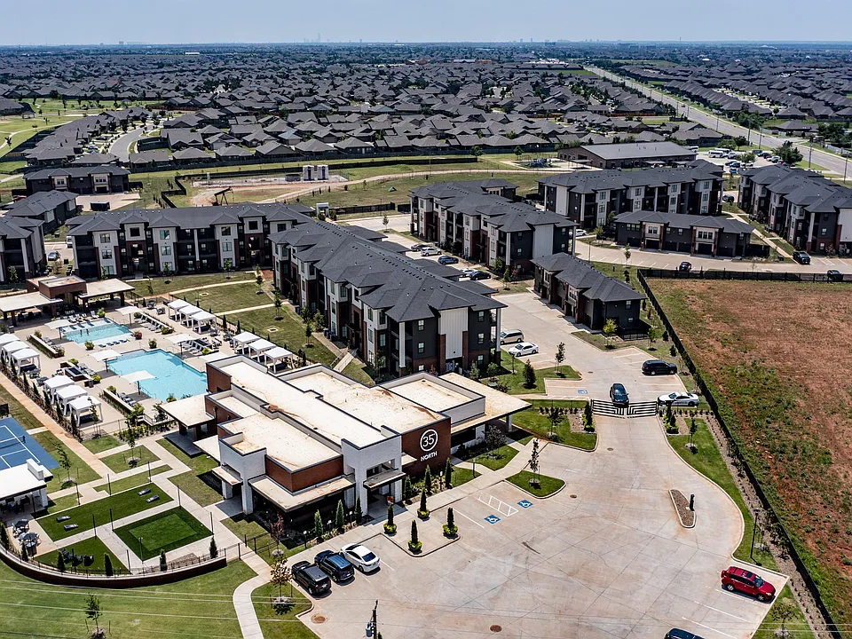 35 Degrees North Apartment Homes