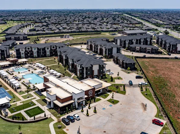 35 Degrees North Apartment Homes