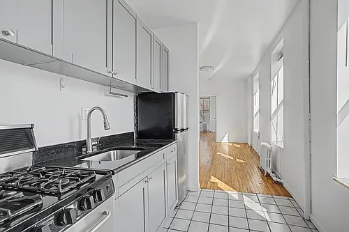 53 2nd Ave #1B Photo 1