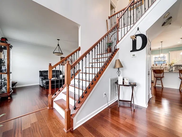 138 Grove Ln S — Photo 9