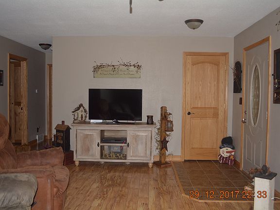 4th image of 696 Highland Ave