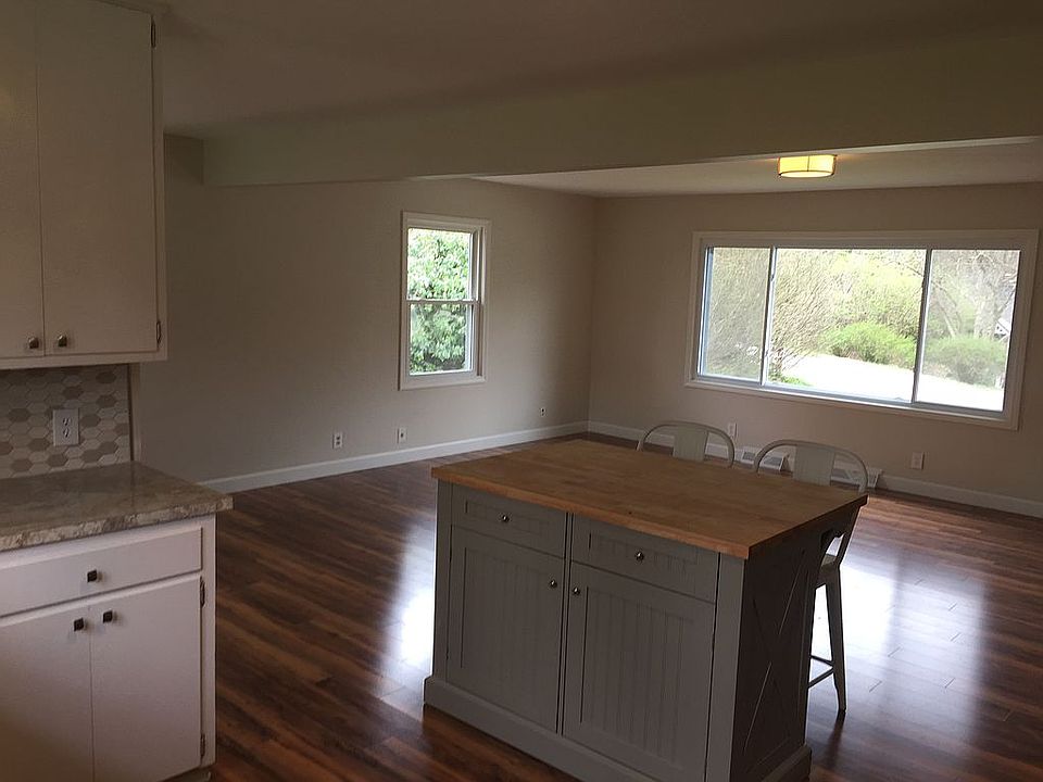 1st image of 620 Valley View Dr