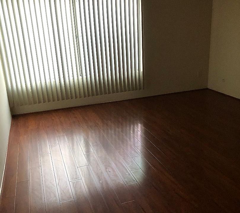 1st image of 433 N Jackson St APT 209