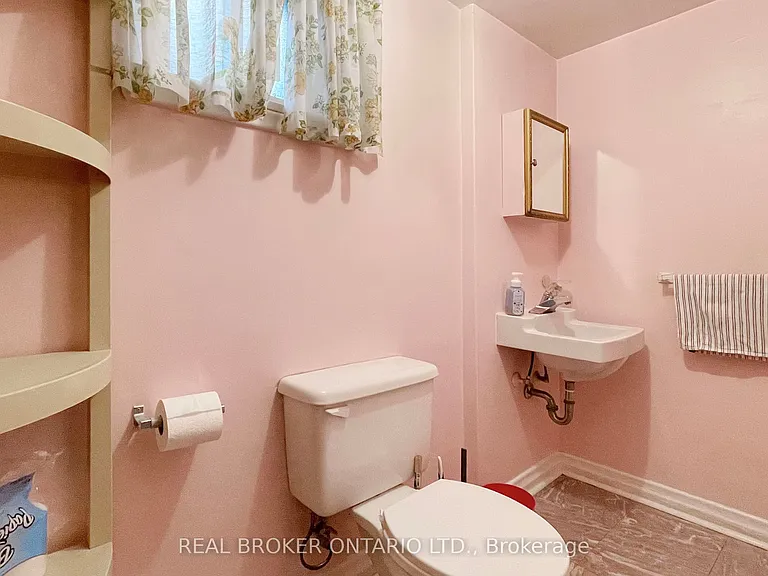 3241 Dufferin St — Photo 32