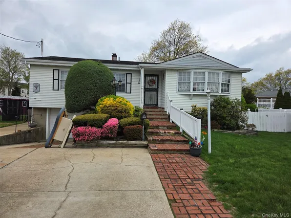 2566 Nelson Drive, Seaford, NY 11783
