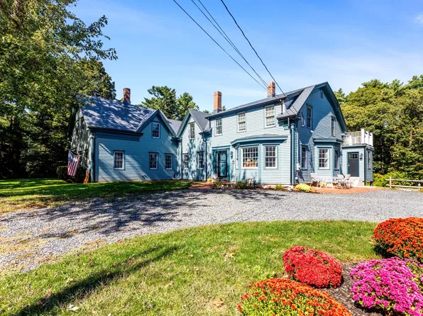 18 Lakeview St, Carver, MA 02330