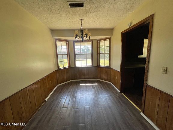 3rd image of 4625 Ironwood Ln