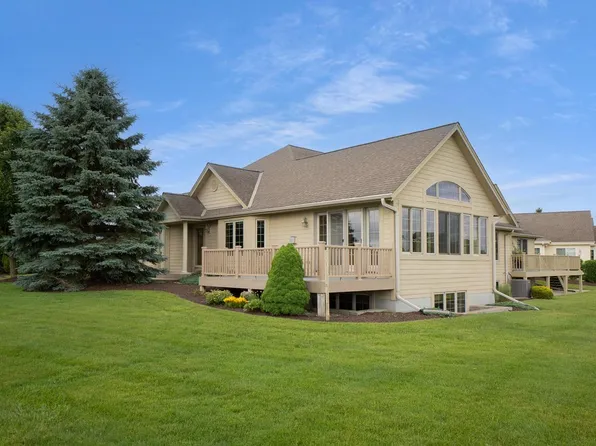 200 Eagles Cove CIRCLE, North Prairie, WI 53153