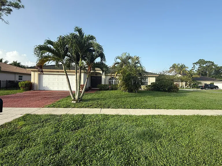 100 Cocoplum Cir — Photo 1