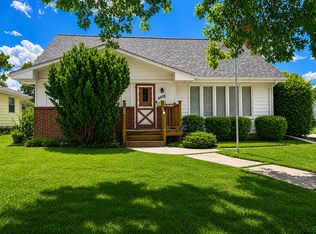 2418 Ione St, Lauderdale, MN 55113