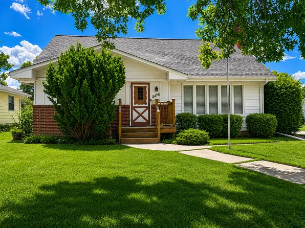 2418 Ione St, Lauderdale, MN 55113