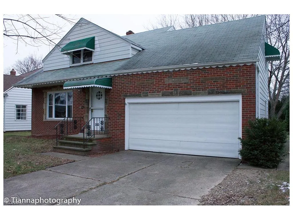 283 E 272nd St photo 1