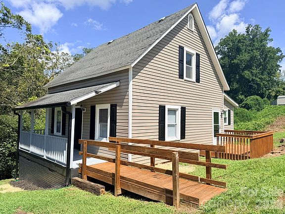 2nd image of 301 Magnolia St