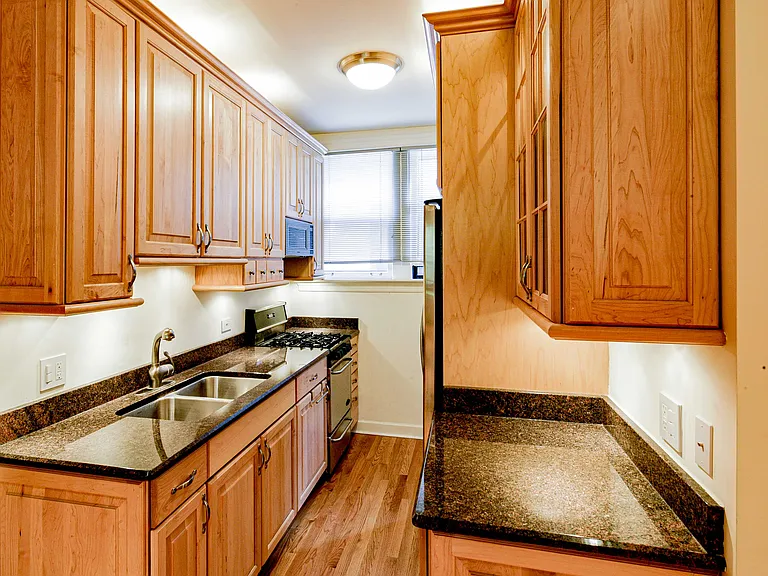 1224 W Jarvis Ave #2N — Photo 8