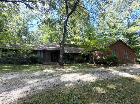204 Easy St, Mount Carmel, IL 62863