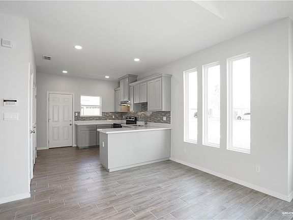 5th image of 5900 Puffin Ave #2