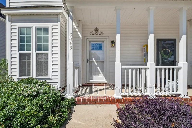 3 bed, 2.5 bath, 1413 sqft, $1,650 — Photo 2