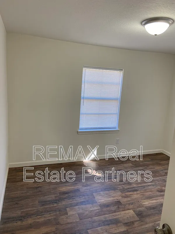 2 bed, 1.0 bath, 866 sqft, $1,000 — Photo 4