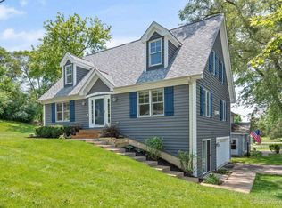 23 Lakewood Dr, Oakwood Hills, IL 60013