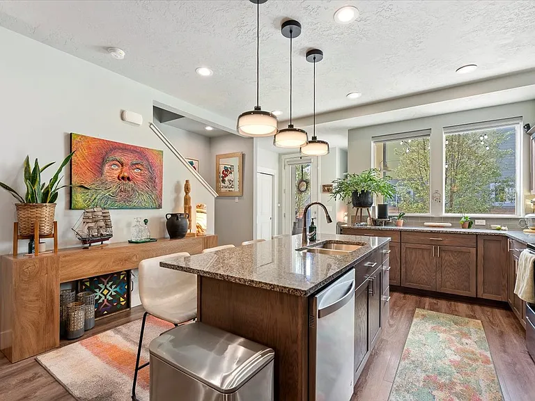 443 E Danika Ln — Photo 17