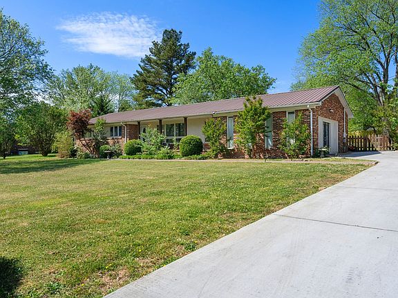 3rd image of 903 Mead Dr