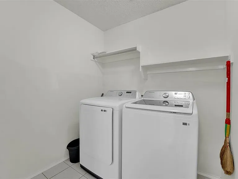 1407 Autumncrest Dr #5 — Photo 12