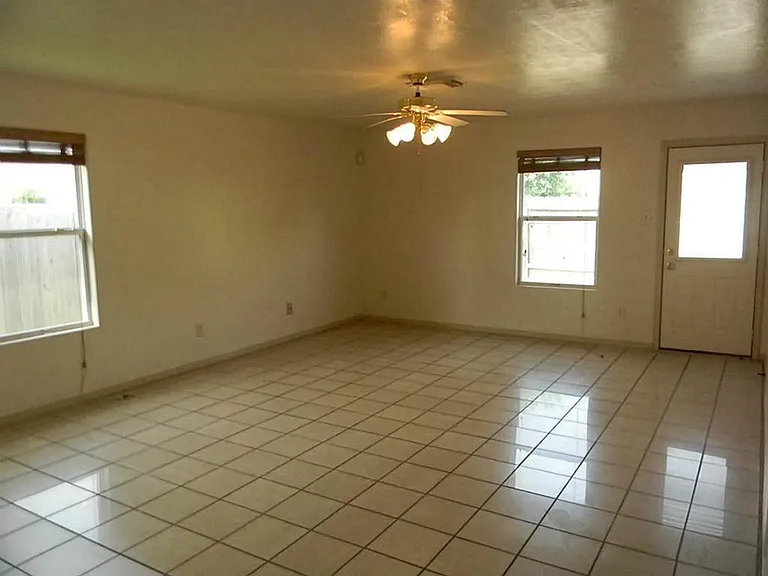 7930 Ginger Park Dr — Photo 9