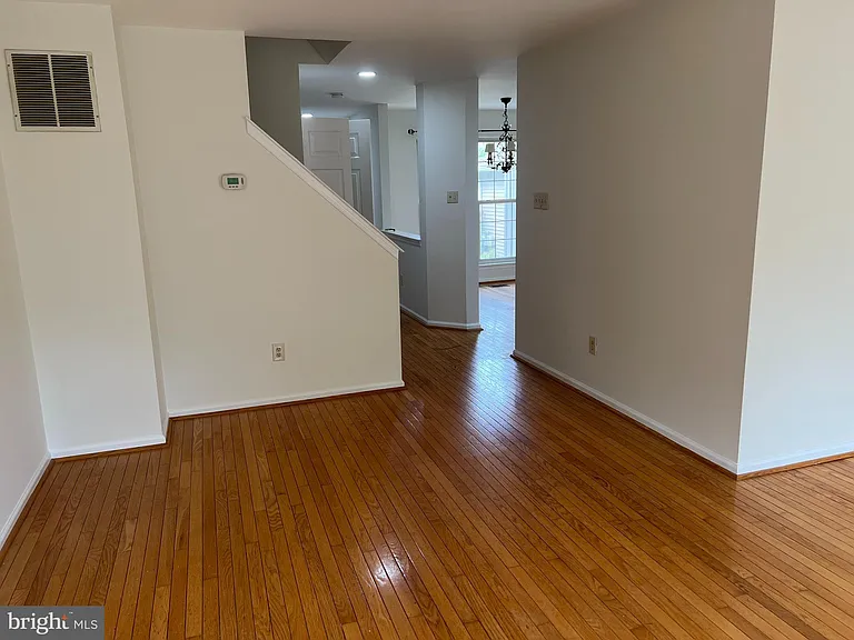121 Lewisville Ct — Photo 4