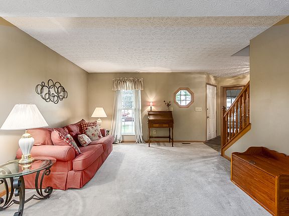 4th image of 530 Streamwater Dr