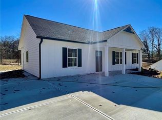 39 Manley Ter, Royston, GA 30662