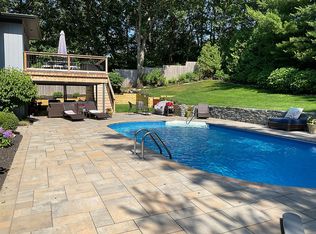 54 Club Dr, Southampton, NY 11968