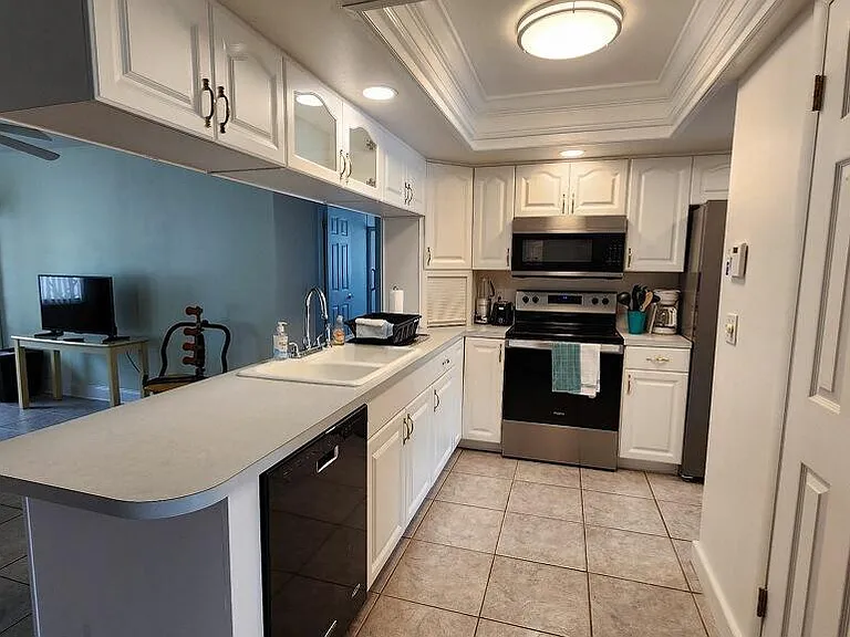 13741 Sussex Ave — Photo 17