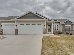 3027 Emmalane Dr, Green Bay, WI 54311