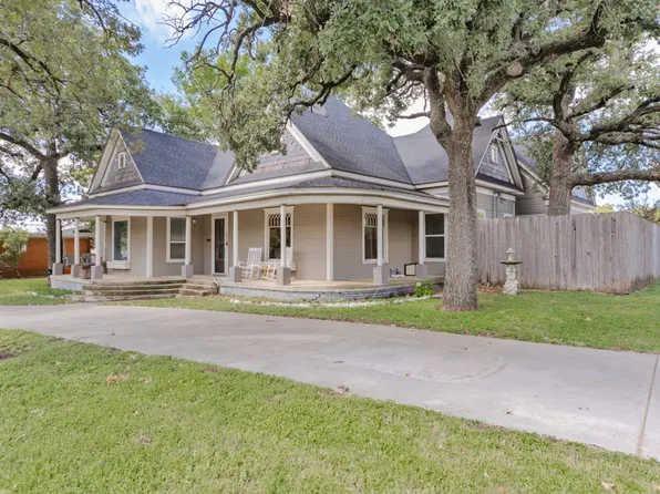 209 N Wickham St, Alvord, TX 76225