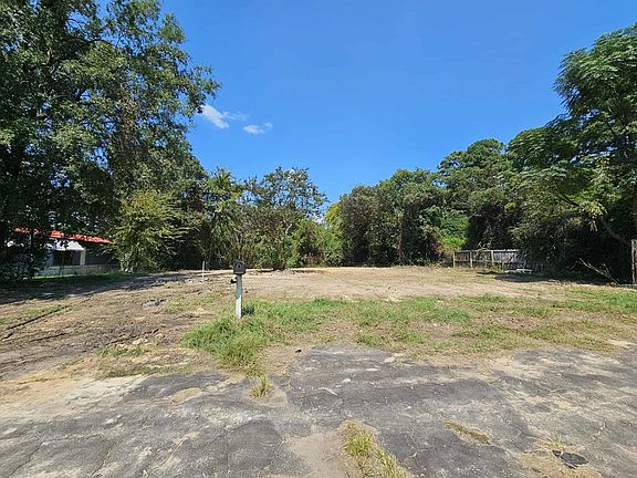 3rd image of 21153 Sherry Ln