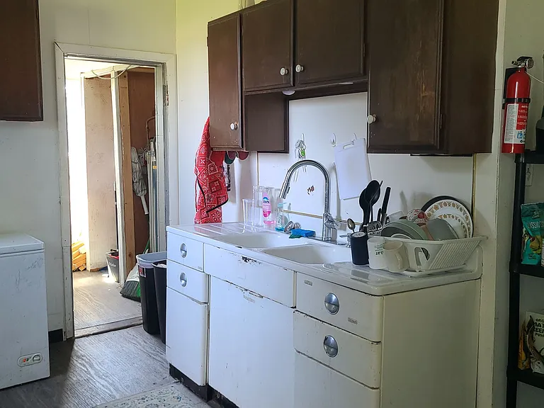 1017 W State St — Photo 15