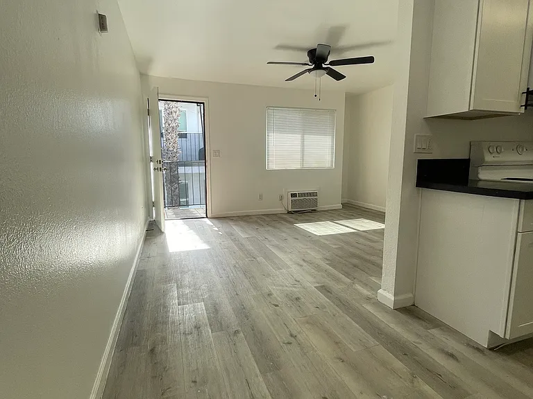 Genesis Apartments — Photo 20