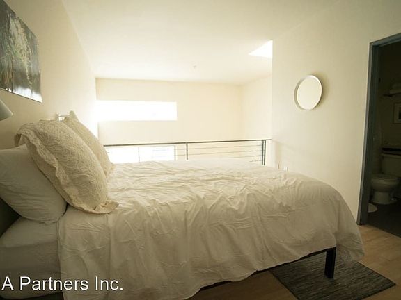 4th image of 320 W Ash St #409