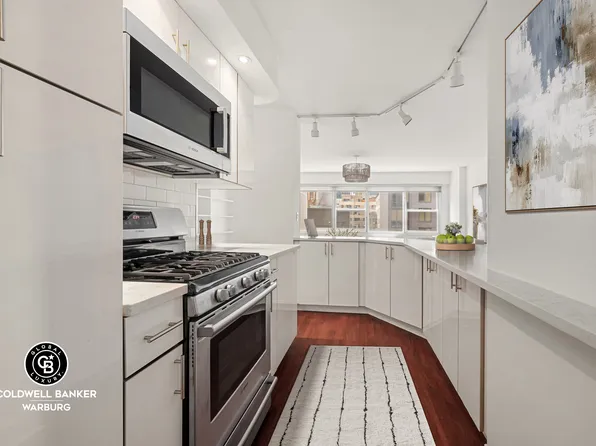 153 East 57th Street image 3 of 5