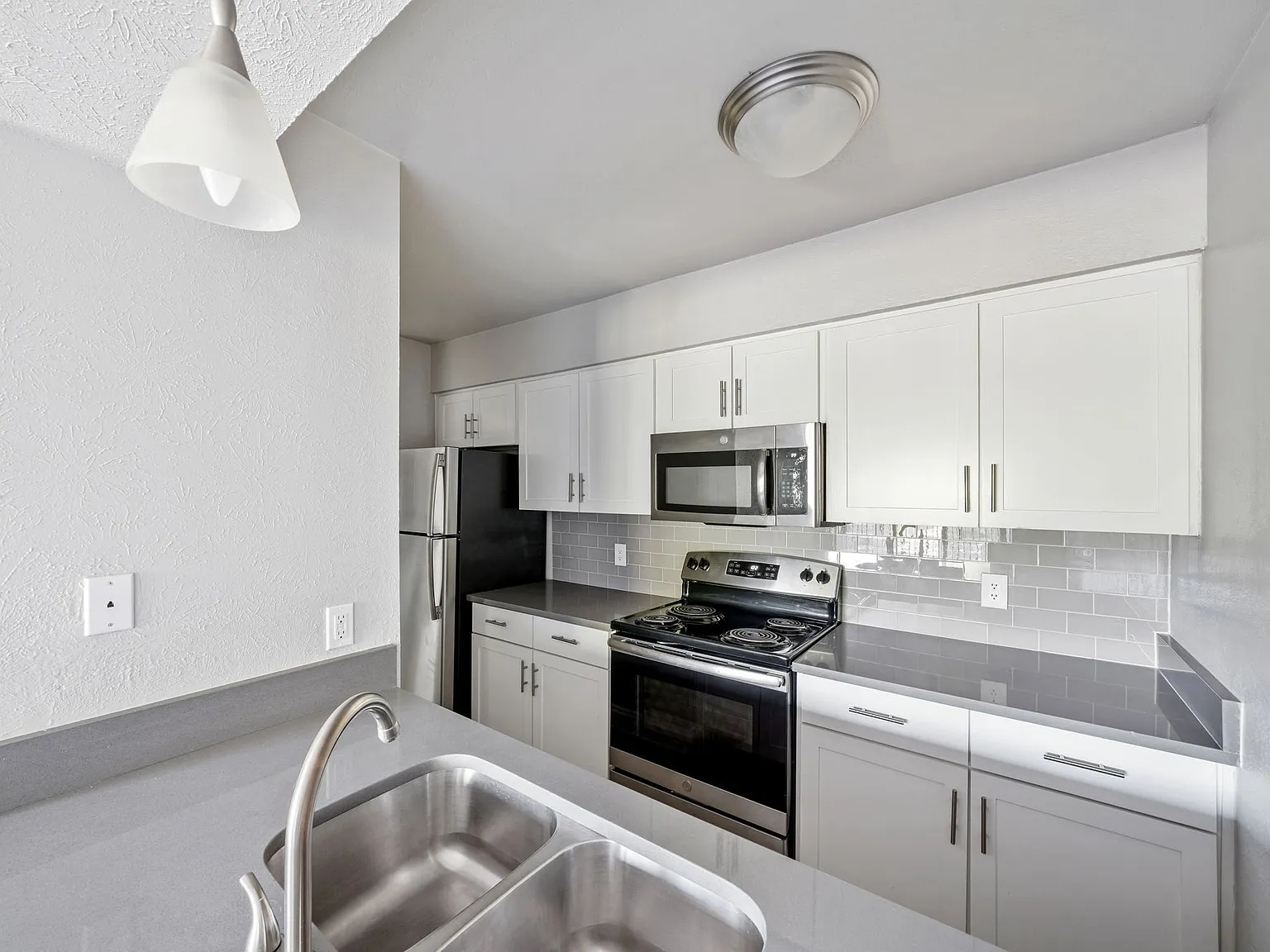 Avondale Parc @ Bellmar — Photo 1
