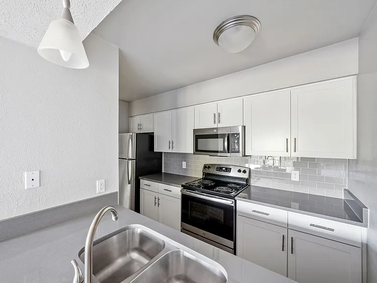 Avondale Parc @ Bellmar — Photo 1