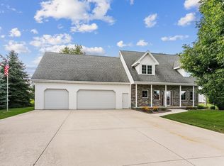 334 Star Ct, HILBERT, WI 54129