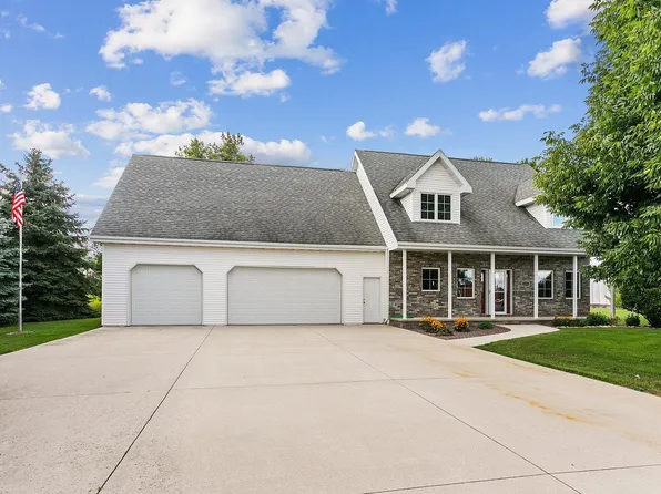 334 Star Ct, Hilbert, WI 54129