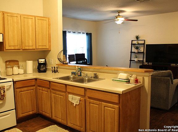 5th image of 4902 Fortuna Pl