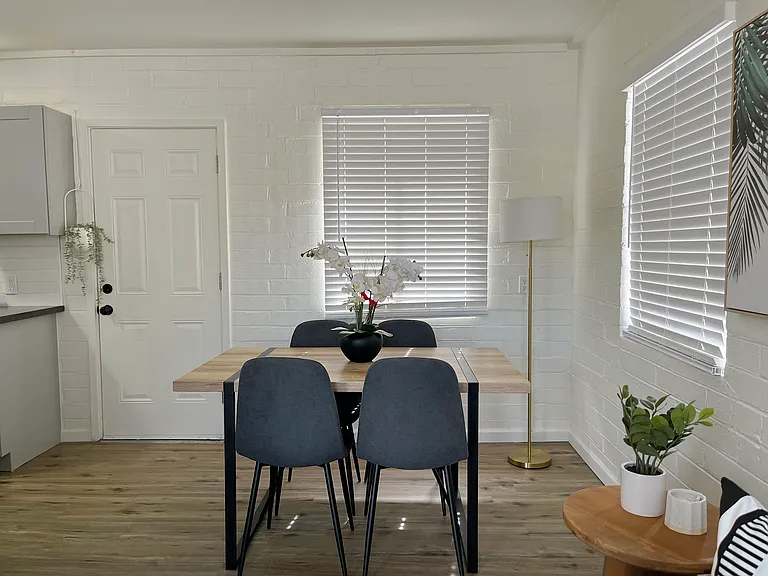1627 N Bryant Ave #C — Photo 8