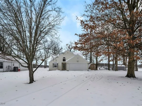 2528 Tupelo Dr, Rock Creek, OH 44084