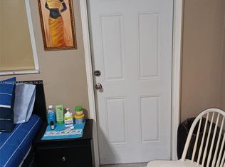 230 SW 11th Ave APT 15, Hallandale, FL 33009