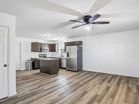 3rd image of 1824 Deer Creek Dr