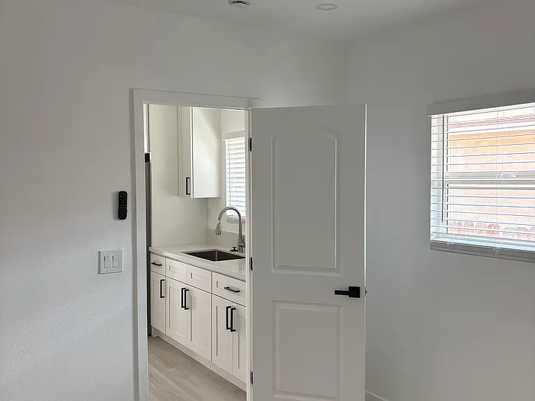 2740 Wabash Ave — Photo 10
