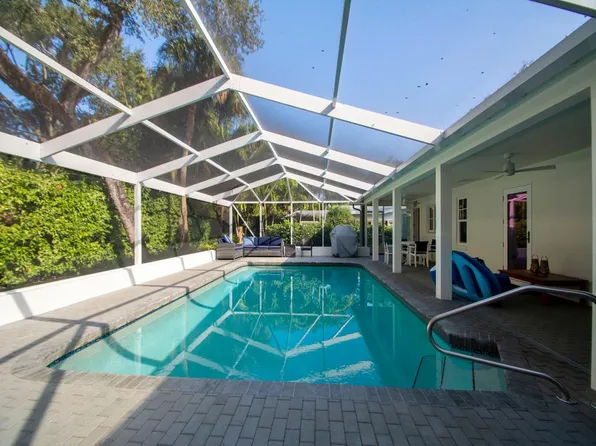 535 Honeysuckle Ln, Vero Beach, FL 32963